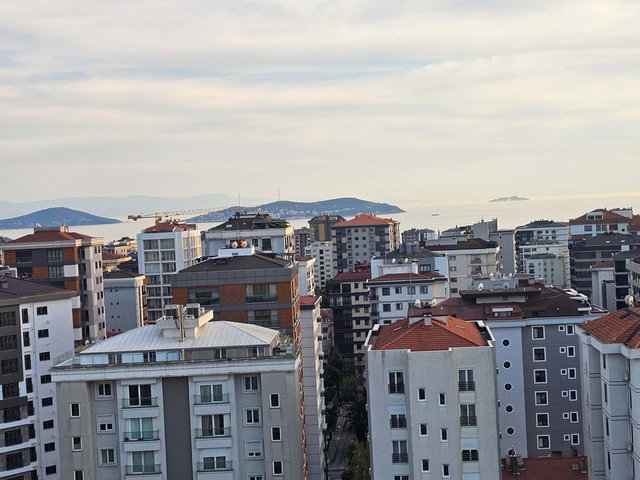 ERENKÖY'DE DENIZ VE ADALAR MANZARALI LÜKS DUBLEKS DAIRE