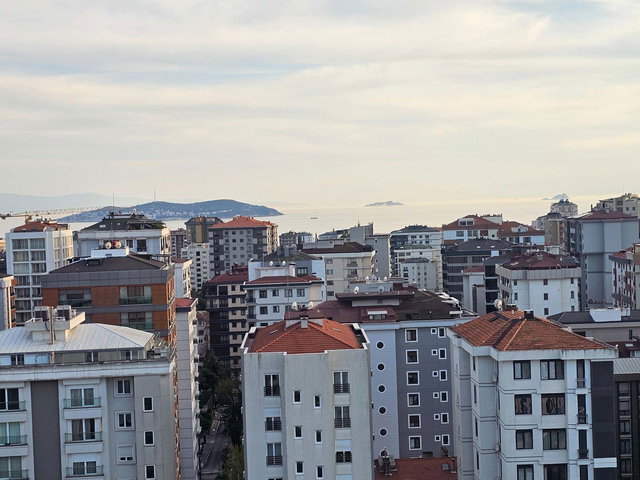 ERENKÖY'DE DENIZ VE ADALAR MANZARALI LÜKS DUBLEKS DAIRE