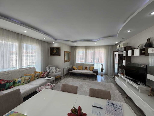 RE/MAX GELİŞİM’DEN BEYAZ EVLER SATILIK 5+2 DAİRE