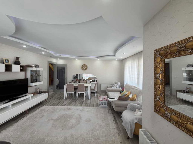 RE/MAX GELİŞİM’DEN BEYAZ EVLER SATILIK 5+2 DAİRE