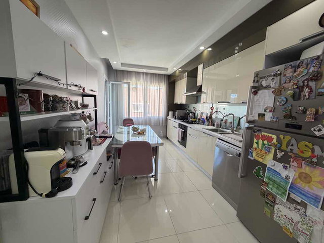 RE/MAX GELİŞİM’DEN BEYAZ EVLER SATILIK 5+2 DAİRE