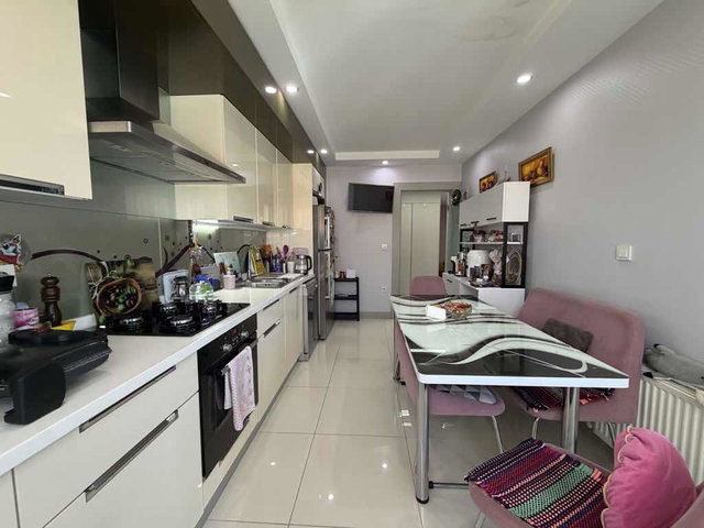 RE/MAX GELİŞİM’DEN BEYAZ EVLER SATILIK 5+2 DAİRE