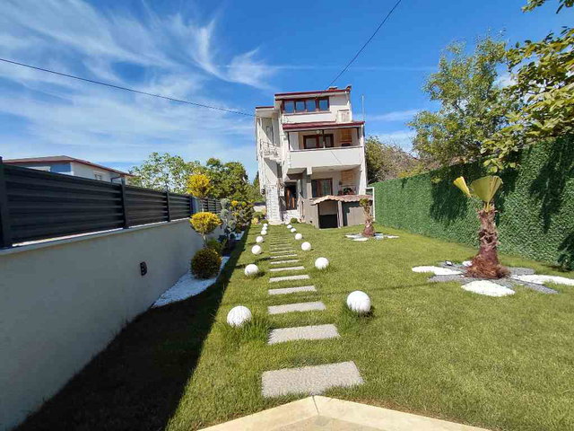 RE/MAX KIYI'DAN 400M² TAM MÜSTAKİL GENİŞ AİLELER İÇİN VİLLA