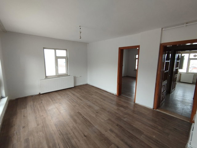 REMAX BEYAZ KÜPLÜPINAR MAHALLESINDE KIRALIK 1+1 DAIRE