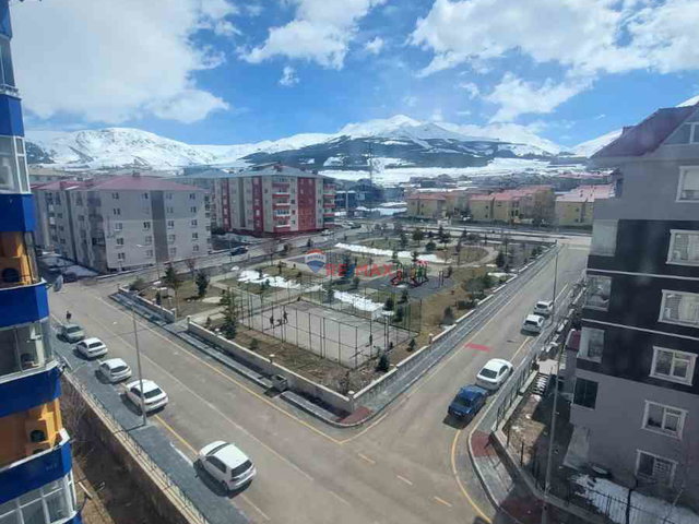 REMAX İLKE'DEN KAYAKYOLU'NDA 4+1 SATILIK DAİRE