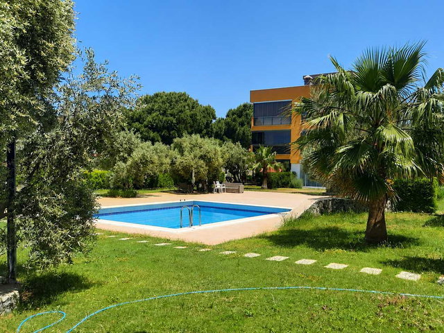 KUŞADASI DAVUTLAR HAVUZLU SİTEDE SATILIK 1+1 BAHÇE KATI DAİRE