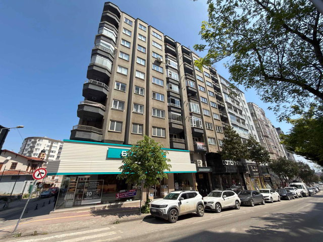 ŞEHRİN EN MERKEZİ NOKTASINDA 185M2 4+1 / REMAX GÖKHAN