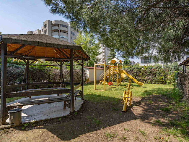 REMAX LEON ÖZLÜCE GÖNÜLLER SITESINDE BAKIMLI SATILIK 4+1 DAIRE