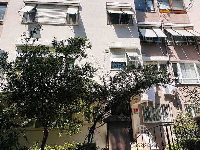 FIRSATİ ACIBADEM PINAR SİTESİNDE KİRALIK ARA KAT 3+1 DAİRE