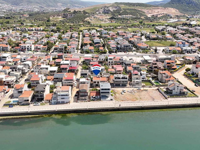 URLA ÇAMLIÇAY'DA DENIZE 1. PARALEL, SATILIK MÜSTAKIL EV