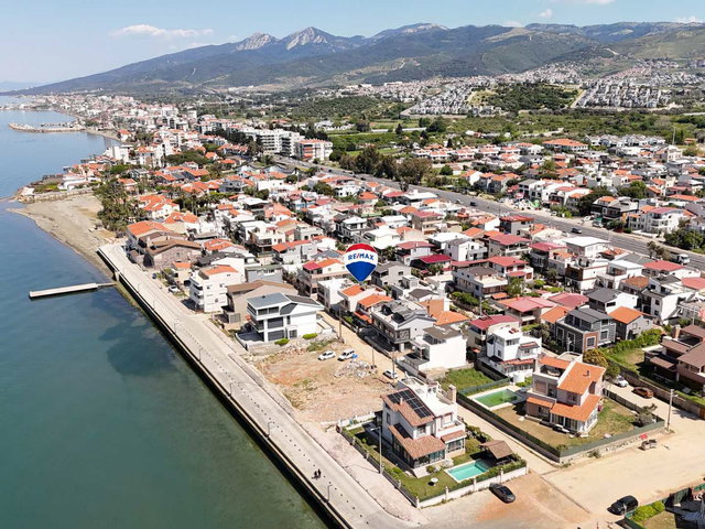 URLA ÇAMLIÇAY'DA DENIZE 1. PARALEL, SATILIK MÜSTAKIL EV