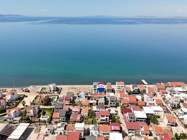 URLA ÇAMLIÇAY'DA DENIZE 1. PARALEL, SATILIK MÜSTAKIL EV