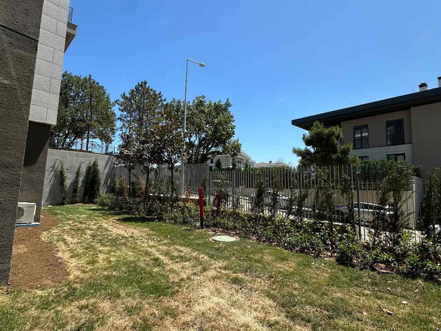 ÇINARKÖY EVLERİ'NDE 3+1 BAHÇE KATI SATILIK LÜKS DAİRE