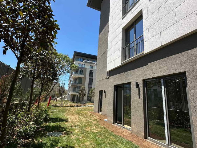 ÇINARKÖY EVLERİ'NDE 3+1 BAHÇE KATI SATILIK LÜKS DAİRE