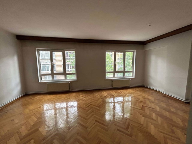 ESAT BALLIBABA SK.'TA GENİŞ 3+1 DAİRE