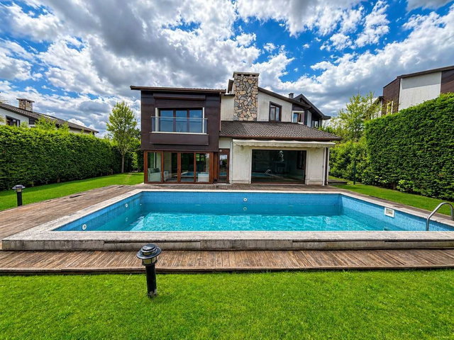 ÇEKMEKÖY REŞADİYE 3.5 DÖNÜM ARSA 270 M2 NET HAVUZ HAMAM SAUNA