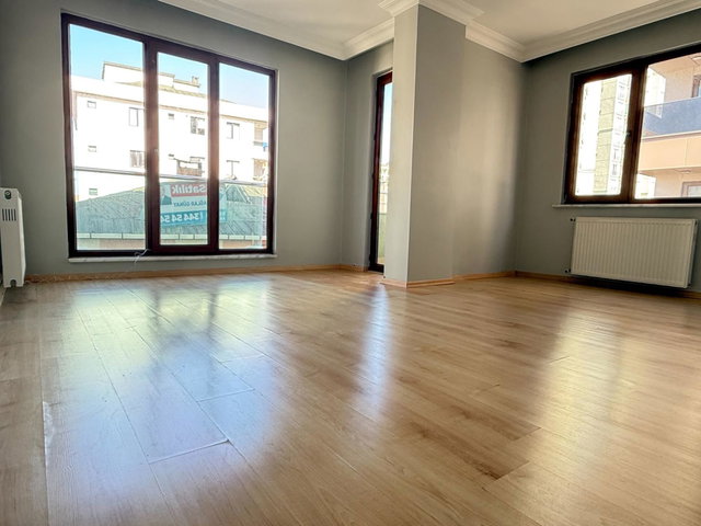 ÇEKMEKÖY AYDINLAR KIRALIK 2+1 BANKONLU DAIRE