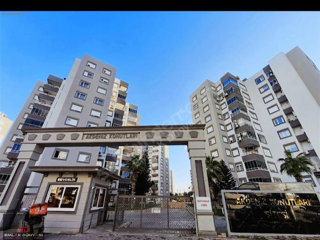 HAVUZLU , AÇIK KAPALI OTOPARKLI ,ÜNİVERSİTEYE YAKIN AKDENİZ KONUTLARINDA SATILIK GENİŞ  DAİRE
