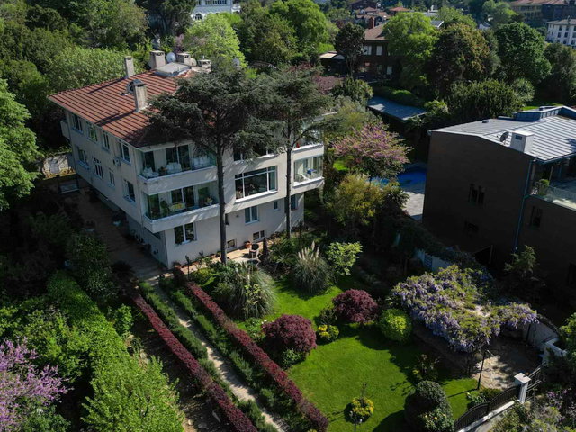 BEYLERBEYİ'NDE BOĞAZ MANZARALI 1400 M2 SATILIK MÜSTAKİL EV