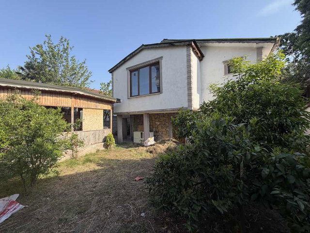 RE/MAX AY BAHÇELİEVLERDE MÜKEMMEL KONUMDA MÜSTAKİL EV