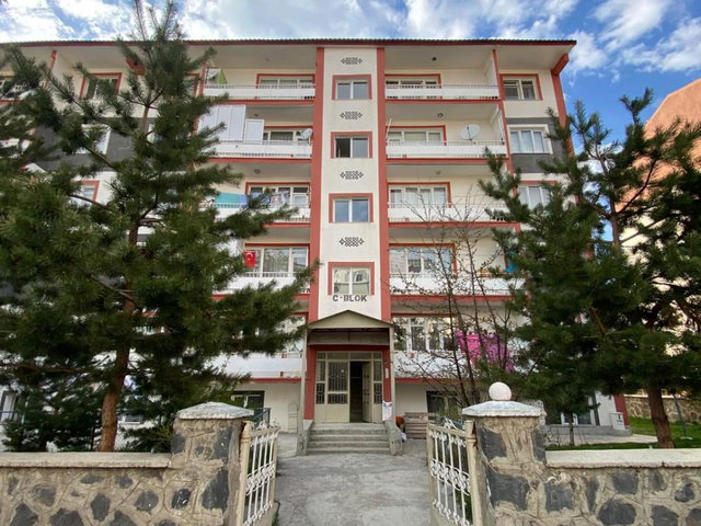REMAX ARTIS'DEN YENIŞEHIR'DE SATILIK 3+1 BODRUM DAIRE