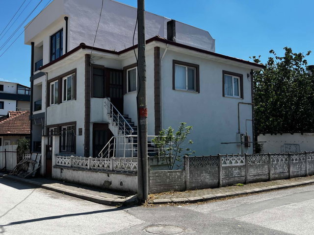 REMAX MAVİ-EĞT.ARŞ.HASTAHANE KARŞISI 213 M2 ARSA VE İKİ KATLIEV