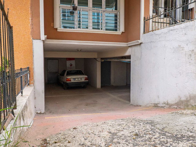ETIMESGUT İSTASYON MAH. 3+1 ARA KAT 2 BANYOLU BOŞ SATILIK DAIRE
