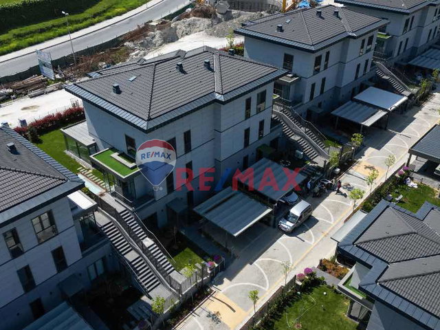 TEMA İSTANBUL 2 SATILIK BÜYÜK BAHÇELİ BOŞ VİLLA