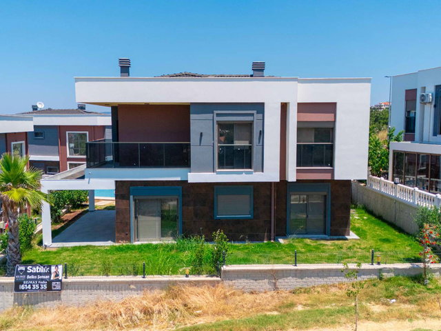 SOĞUCAK KILIÇOĞLU SİTESİNDE BAHÇELI & DENIZ MANZARALI 4+1 VILLA