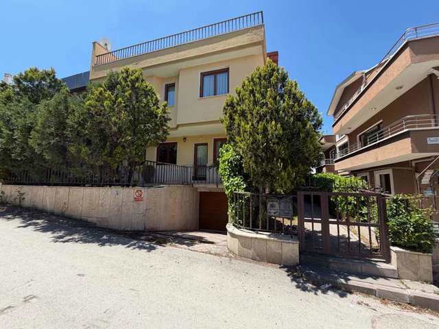 ÇAYYOLU ÜMITKÖY'DE TICARIYE DE UYGUN BAKIMLI SATILIK VILLA