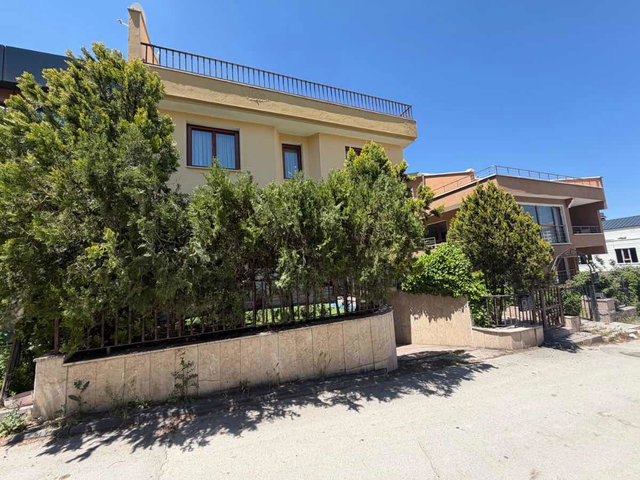 ÇAYYOLU ÜMITKÖY'DE TICARIYE DE UYGUN BAKIMLI SATILIK VILLA