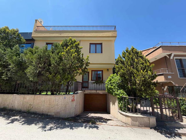 ÇAYYOLU ÜMITKÖY'DE TICARIYE DE UYGUN BAKIMLI SATILIK VILLA