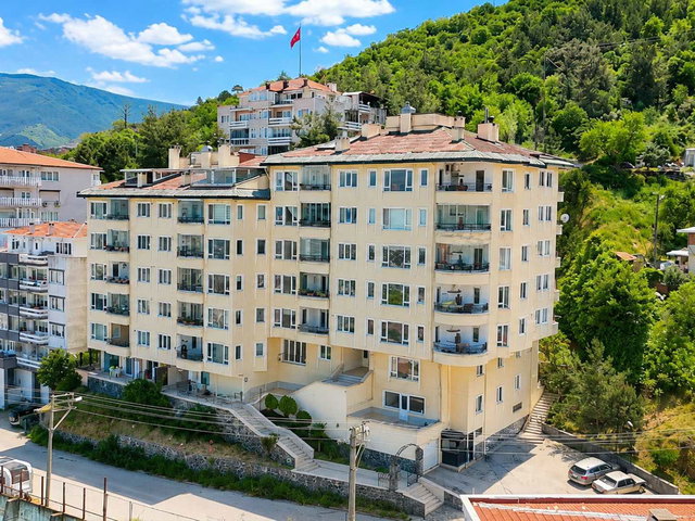 REMAX BEYAZ SELVILI CADDEDE SATILIK GENIŞ 3+1 DAIRE