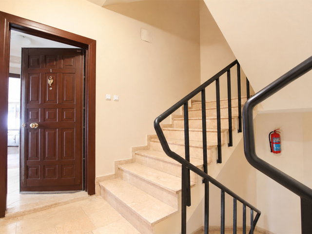 REMAX BEYAZ SELVILI CADDEDE SATILIK GENIŞ 3+1 DAIRE