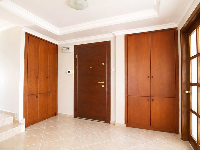 REMAX BEYAZ SELVILI CADDEDE SATILIK GENIŞ 3+1 DAIRE
