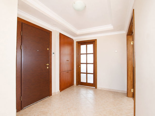 REMAX BEYAZ SELVILI CADDEDE SATILIK GENIŞ 3+1 DAIRE