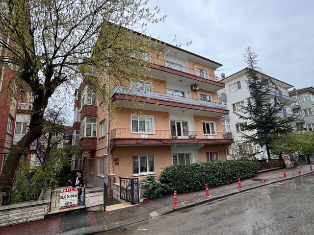 ÇANKAYA KÜÇÜK ESAT'DA MERKEZİ KONUM SATILIK 1.KAT 4+1 DAİRE