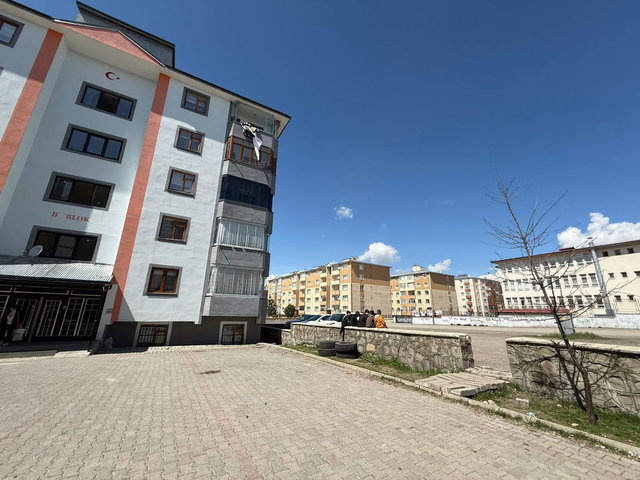 REMAX ARTIS'TEN ŞÜKRÜPAŞA'DA SATILIK 3+1 DAIRE