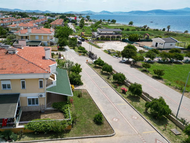 SARIGÜL SİTESİNDE DENİZE SIFIR EN ÖN PARSEL EŞSİZ SATILIK YAZLIK