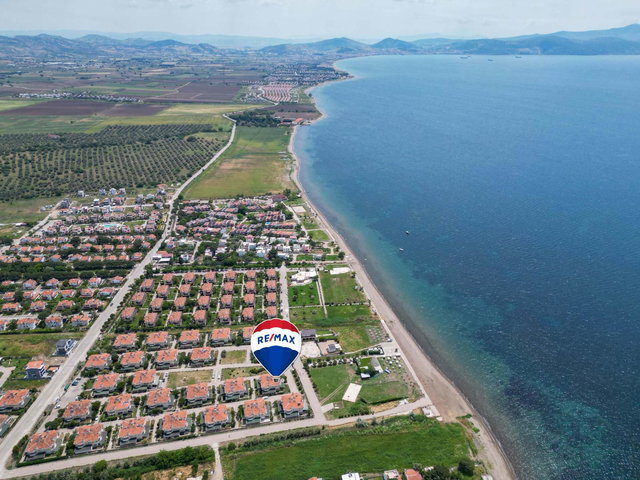 SARIGÜL SİTESİNDE DENİZE SIFIR EN ÖN PARSEL EŞSİZ SATILIK YAZLIK