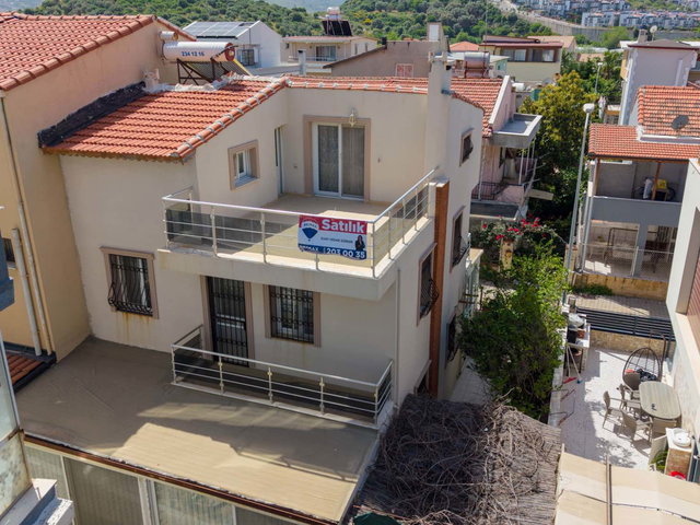 GÜZELBAHÇE SITELER'DE ÖNÜ KAPANMAZ DENIZ MANZARALI 5+1 VILLA