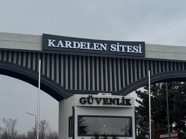 REMAX ARTIS'TEN KARDELEN SITESINDE KIRALIK 4+1 DAIRE