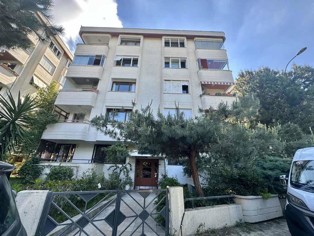 ACIBADEM' DE HARİKA KONUMDA GENİŞ 3+1 DAİRE