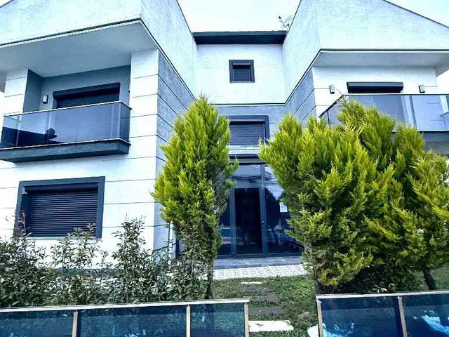 REMAX LAVANDA'DAN ÖNERLERDE SATILIK 4+1 VİLLA