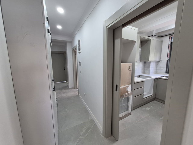 KADIKÖY SAHRAYICEDIT METRO YAKIN 2+1 OTOPARK 80 M2 SATILIK DAIRE