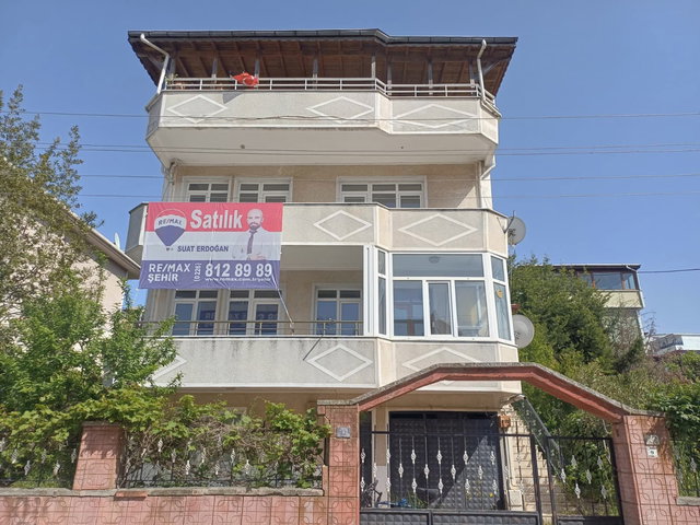 KADIKÖY ÖZDEN MAHALLESINDE SATILIK 5+2 TRIBLEKS VILLA