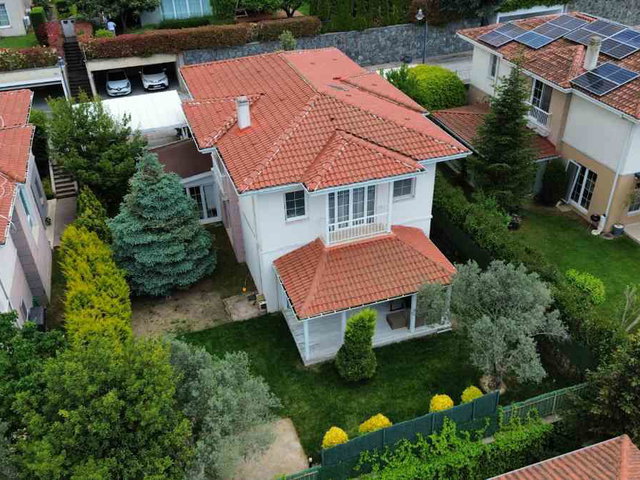 BAHÇEŞEHİR GÜNIŞIĞI EVLERİNDE EMSALSİZ TAM MÜSTAKİL LÜKS VİLLA