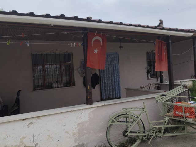 RE/MAX AY'DAN SAKARYA AKYAZI ÖMERCİKLER MH MÜSTAKİL EV VE ARSASI