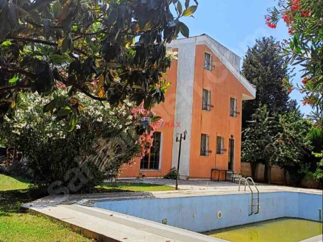 AYNI BAHÇE İÇİNDE YÜZME HAVUZLU 3 ADET VİLLA KOMPLE SATILIKTIR