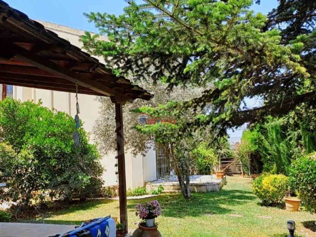 AYNI BAHÇE İÇİNDE YÜZME HAVUZLU 3 ADET VİLLA KOMPLE SATILIKTIR